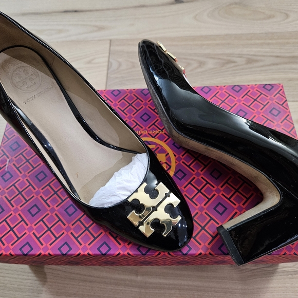 Tory Burch Raleigh 70MM Pump Patent. Like new. - Picture 8 of 8